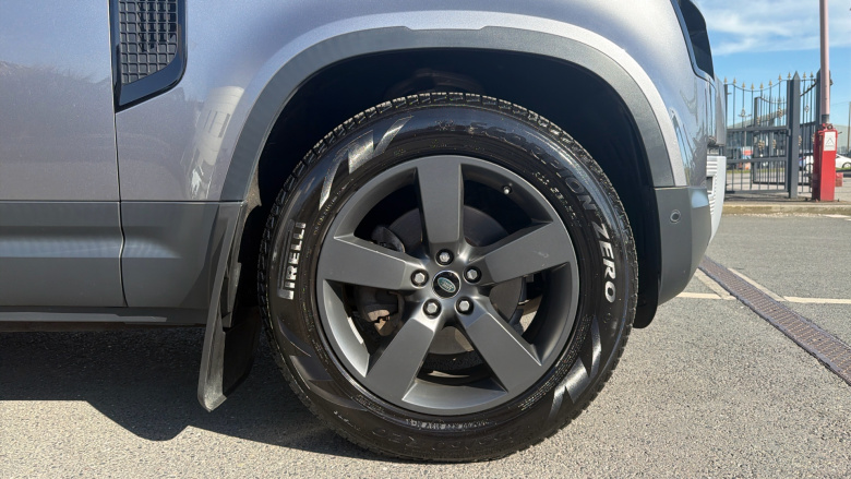 Land Rover Defender 2.0 D240 SE 110 5dr Auto Diesel Estate